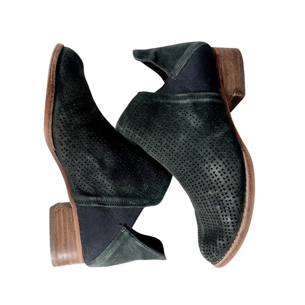 VINCE CAMUTO! BLACK GENUINE SUEDE LEATHER PERFORATED FINISH ANKLE BOOTS! SZ 5.5M